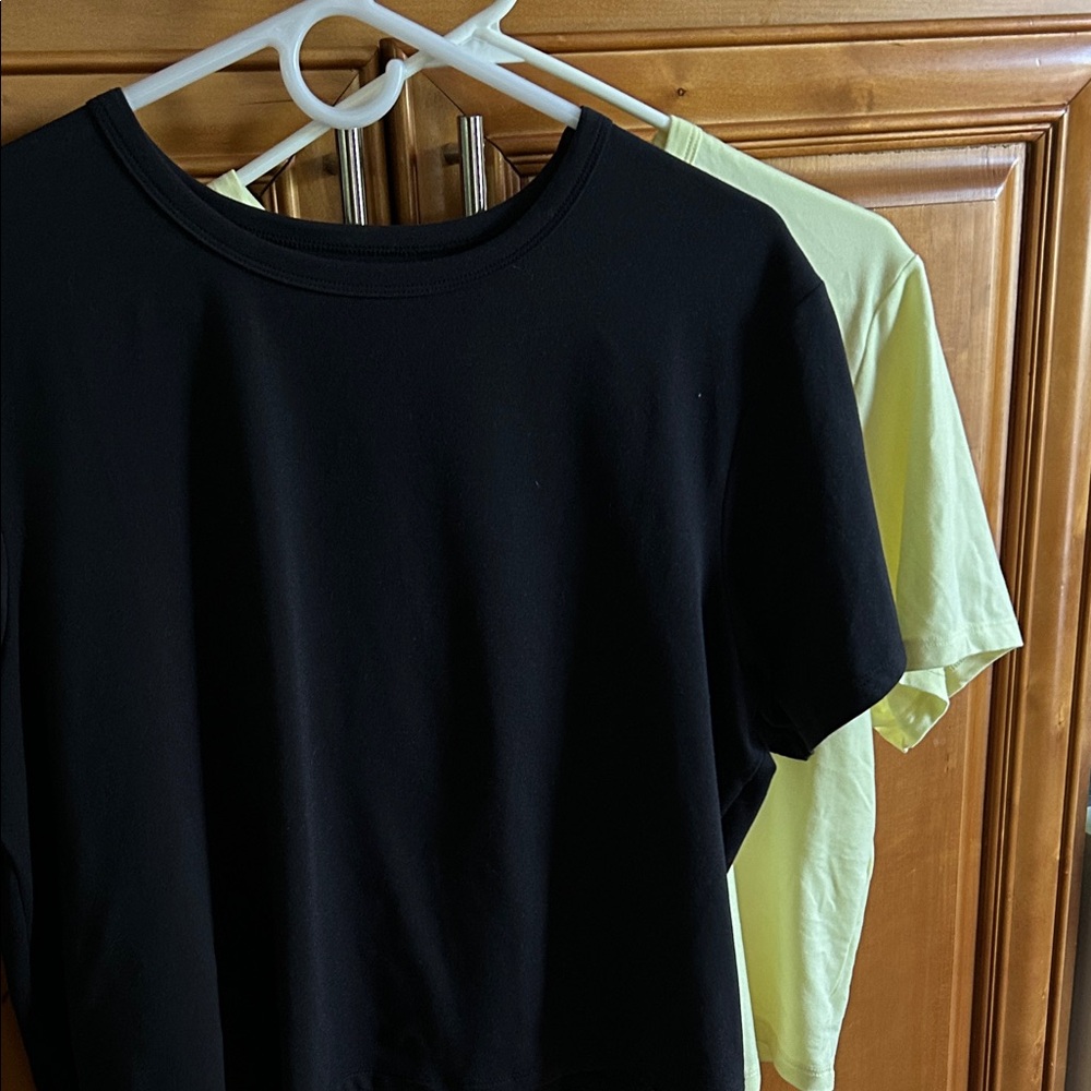 2 All In Motion Crop Tees Size Medium